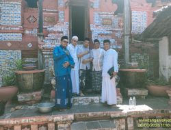 Meneladani Jejak Syiar Islam, Keluarga Besar MTsN 2 Indramayu  Dan Kepala Desa Singajaya Ziarah ke Makam Sunan Gunung Jati
