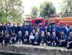 Antisipasi Kebakaran Musim Kemarau, Mahasiswa KKN Unwir Bersama Damkar Indramayu Edukasi Warga Sliyeg