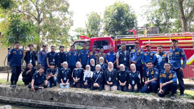 Antisipasi Kebakaran Musim Kemarau, Mahasiswa KKN Unwir Bersama Damkar Indramayu Edukasi Warga Sliyeg